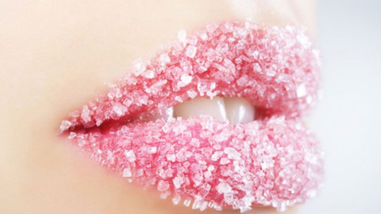 Μυστικές φυσικές συνταγές για σκασμένα χείλη