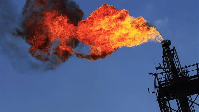 Βουτιά σχεδόν 6% για το πετρέλαιο – Άνοδος για τον χρυσό