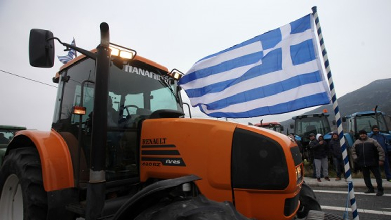 Δίωροι αποκλεισμοί δρόμων στα αγροτικά μπλόκα στην Ήπειρο Δίωροι αποκλεισμοί δρόμων στα αγροτικά μπλόκα στην Ήπειρο