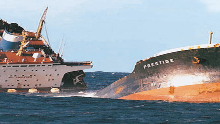 Σε φυλάκιση δύο ετών καταδικάστηκε ο Έλληνας πλοίαρχος του Prestige