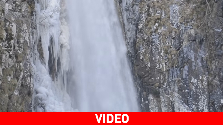 Εικόνες από τον παγωμένο καταρράκτη στην Ξάνθη