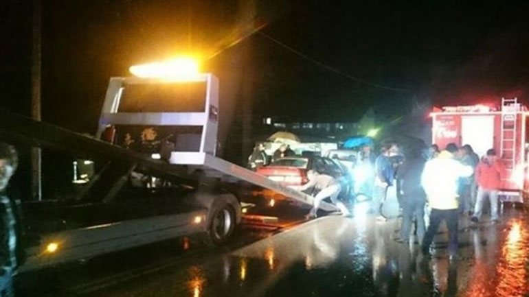 Χανιά: Σφοδρή σύγκρουση Ι.Χ. με ταξί και εγκλωβισμός οδηγού