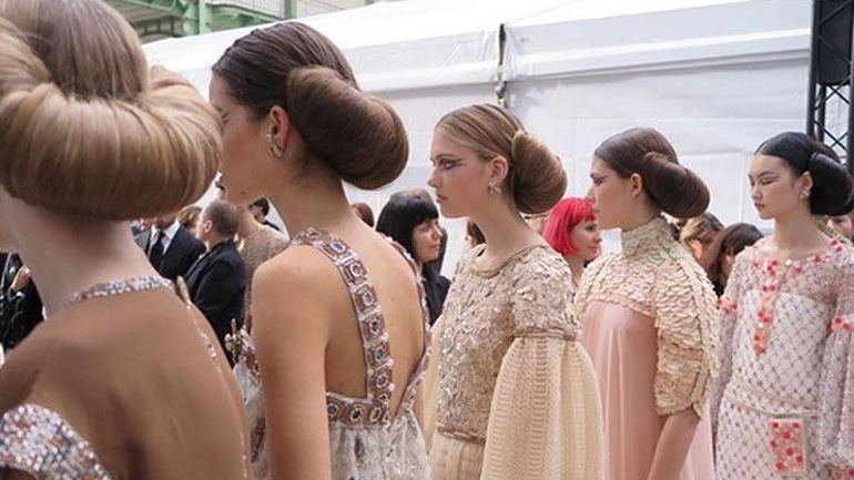 Τα μαλλιά… κρουασάν από τον οίκο Chanel!