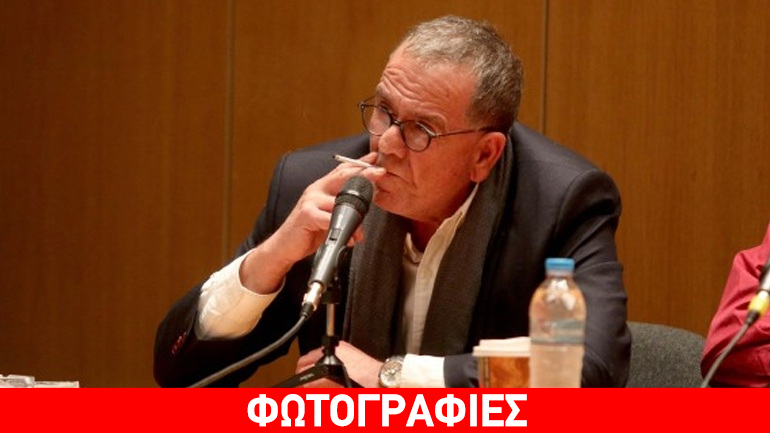 Άναψε τσιγάρο στο δημαρχείο Θεσσαλονίκης ο υπουργός