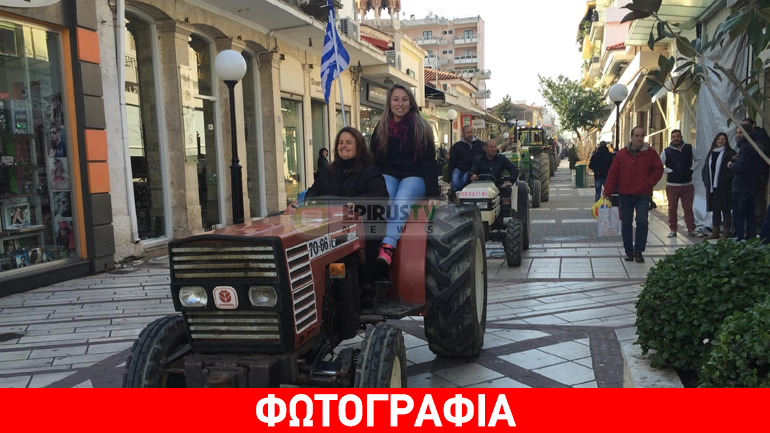 Άρτα: Νεαρή αγρότισσα ανέβηκε στο τρακτέρ και… έκλεψε την παράσταση!