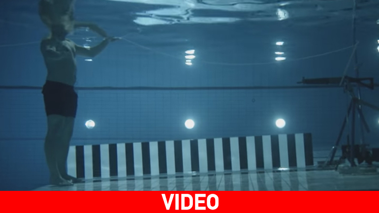 Απίστευτο πείραμα: Αυτοπυροβολήθηκε για να δει πώς κινείται η σφαίρα