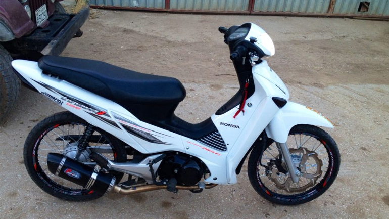 Άρτα: Μπήκε στην πυλωτή και έκλεψε το μηχανάκι