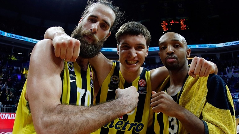 Αήττητη η Φενέρ, 86-73 την Τσεντεβίτα