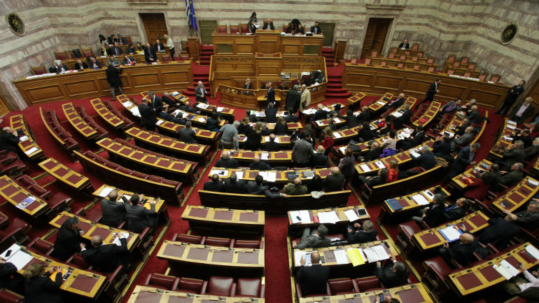 Πέρασε με 153 «ναι» η τροπολογία για τις τηλεοπτικές άδειες