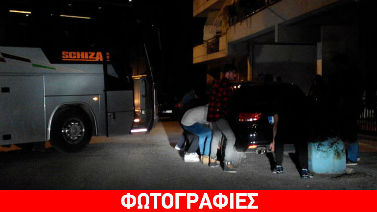 Ιωάννινα: Μαθητές σήκωσαν στα χέρια αυτοκίνητο που τους έκλεινε τον δρόμο