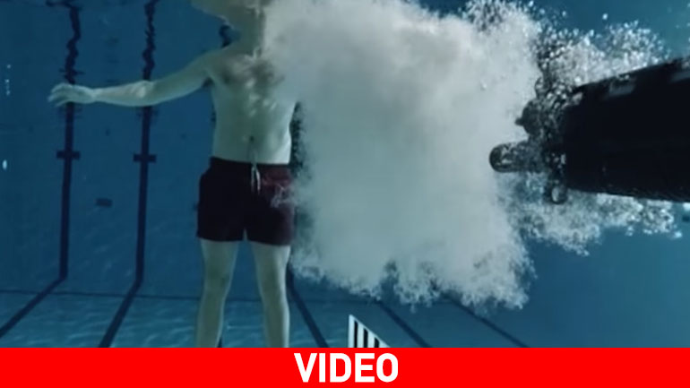 Αυτοπυροβολήθηκε μέσα στο νερό…