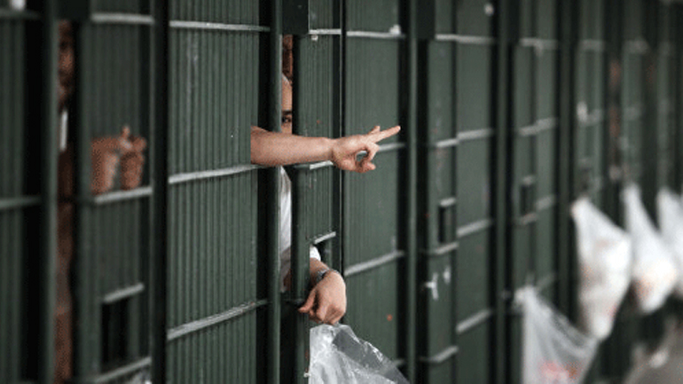 Γαλλία: Κρατούμενοι αποδέχτηκαν να κοιμούνται στο… πάτωμα