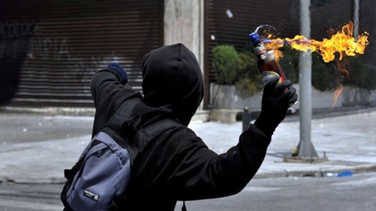 Επίθεση με μολότοφ στα γραφεία του ΠΑΣΟΚ