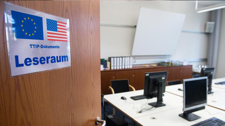 Στο φως υπό… όρους τα κείμενα των διαπραγματεύσεων για τη Διατλαντική Εμπορική Συμφωνία ΗΠΑ-Ε.Ε.