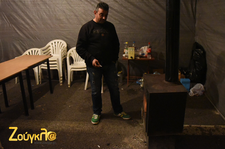 Σόμπα για να ζεστάνει τον κάθε αγρότη που αντιμετωπίζει το τσουχτερό κρύο