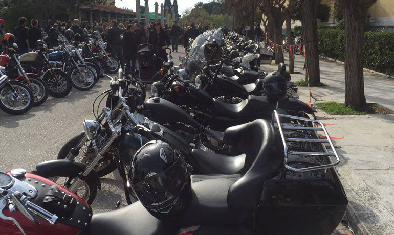 Τόσες πολλές και μαζεμένες Harley Davidson δε συναντά κανείς κάθε μέρα...