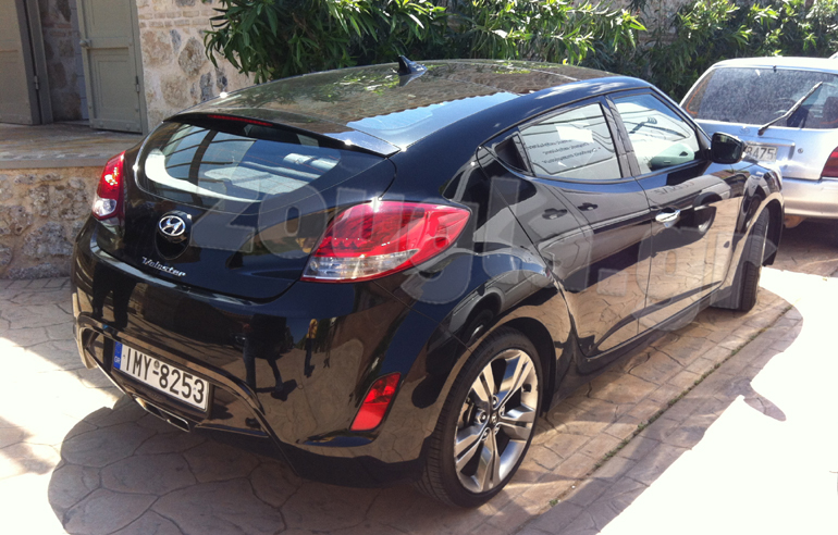 Το μαύρο ατμοσφαιρικό 'ελληνικό' Veloster....