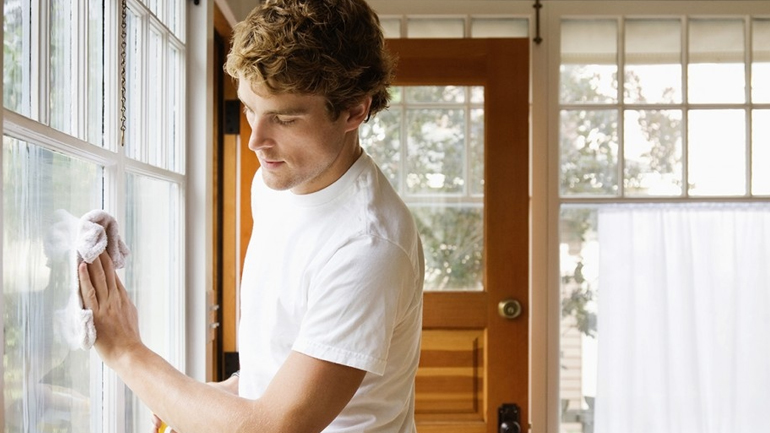 Οι άνδρες που κάνουν δουλειές στο σπίτι έχουν καλύτερη σεξουαλική ζωή