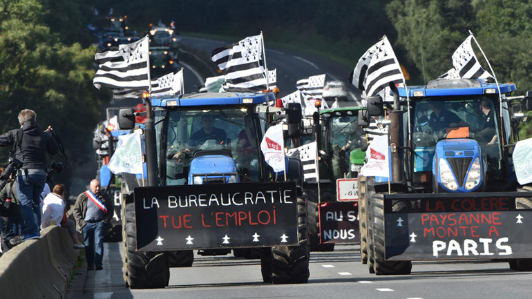 Οι αγρότες βγήκαν στους δρόμους και στη Γαλλία