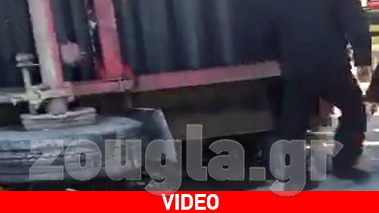 Ντεραπάρισε νταλίκα στην Λεωφόρο Καραμανλή στο Μενίδι