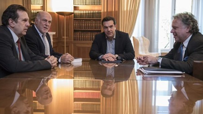 Συνάντηση Αλ. Τσίπρα με Γ. Κατρούγκαλο και στελέχη της ΟΚΕ