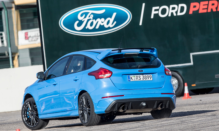 Ο ήχος των εξατμίσεων σε κάθε πάτημα του γκαζιού είναι μαγικός