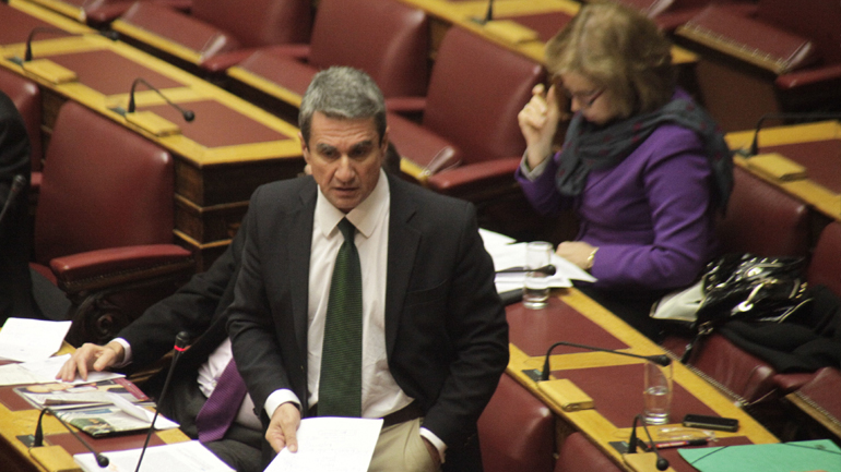 Πεδίο μάχης η Βουλή με αφορμή την απεργία