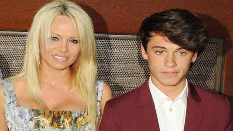 Ο γιος της Pamela Anderson είναι ο νέος πρωταγωνιστής του οίκου Saint Laurent