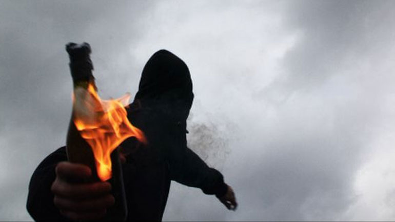 Ένταση και μολότοφ στο κέντρο της Αθήνας