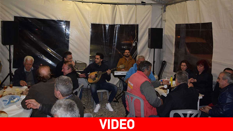 Γλέντι έστησαν οι αγρότες στο μπλόκο των Τρικάλων