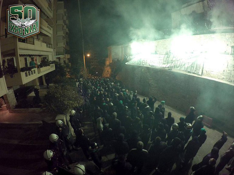 Η διαμαρτυρία για το κλείσιμο της θύρας 13 οδήγησε του οπαδούς του Παναθηναικού και στην οικία του Πρωθυπουργού Αλέξη Τσίπρα...
