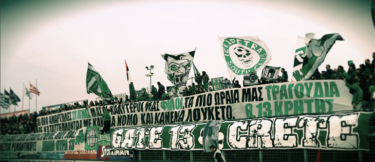 Τεράστιο πανό που σήκωσαν οι φίλοι του Παναθηναικού στην Κρήτη...