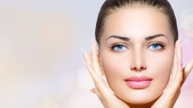 Καθημερινό δεκάλεπτο μασάζ ομορφιάς με κουταλάκια