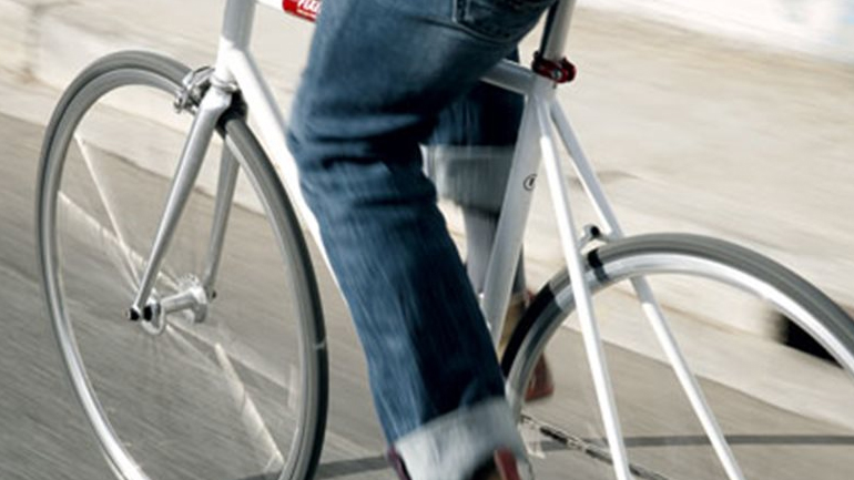 Νεκρός ποδηλάτης που παρασύρθηκε από αυτοκίνητο