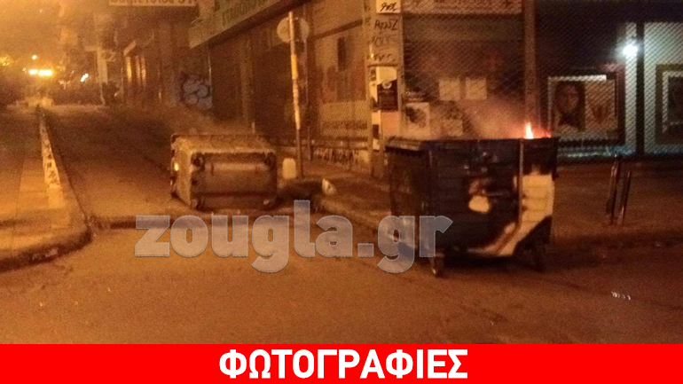 Επίθεση με μόλοτοφ σε αστυνομικούς στα Εξάρχεια – πυρπόληση κάδων και ζημιές σε όχημα