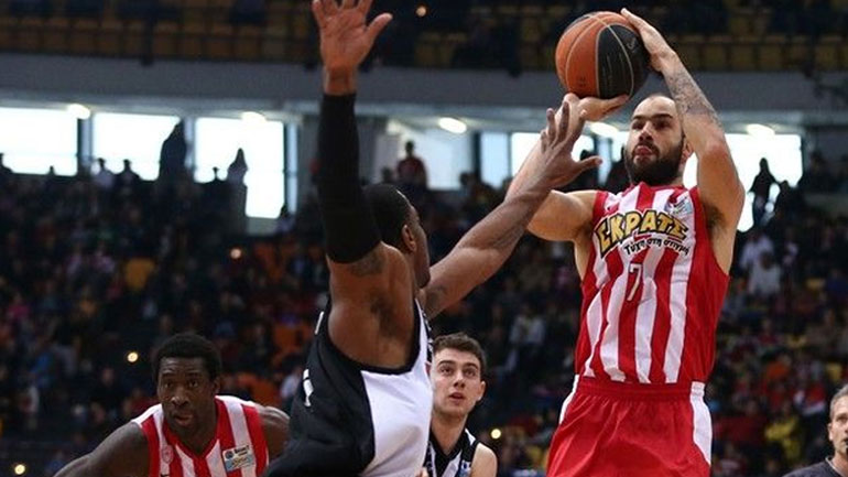 Με τη μαύρη εμφάνιση για τα θύματα της Θύρας 7