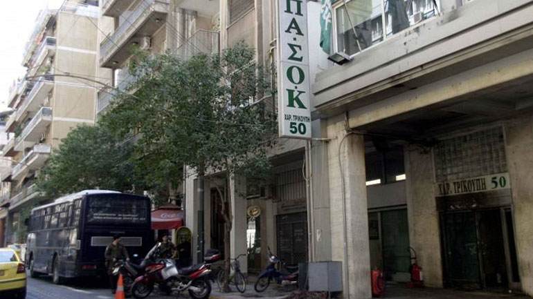 Νέα επίθεση με μολότοφ στα γραφεία του ΠΑΣΟΚ