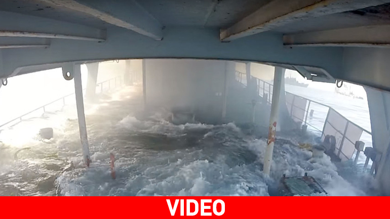 Καρέ-καρέ η βύθιση πλοίου – Συγκλονιστικές εικόνες από το εσωτερικό του