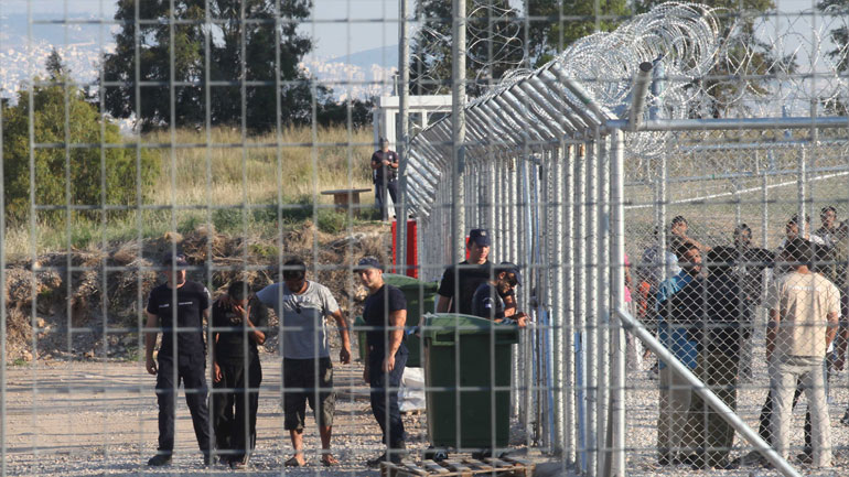 Ξανανοίγουν τα Κέντρα Κράτησης Μεταναστών
