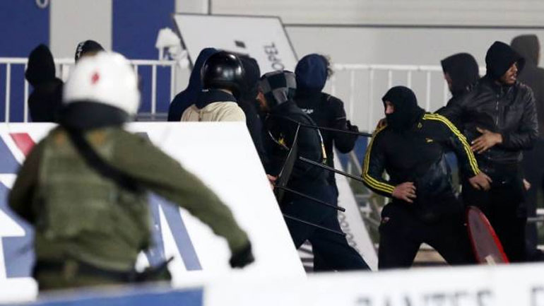 Επεισόδια στο Περιστέρι-Μαχαιρώθηκε οπαδός του Ατρομήτου Επεισόδια στο Περιστέρι-Μαχαιρώθηκε οπαδός του Ατρομήτου