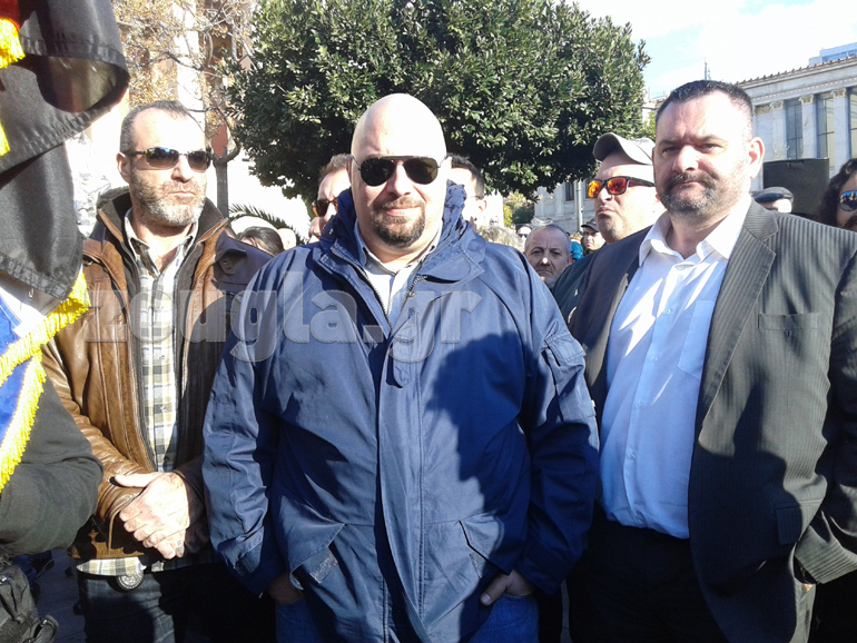 Στη συγκέντρωση συμμετέχουν και βουλευτές της Χρυσής Αυγής