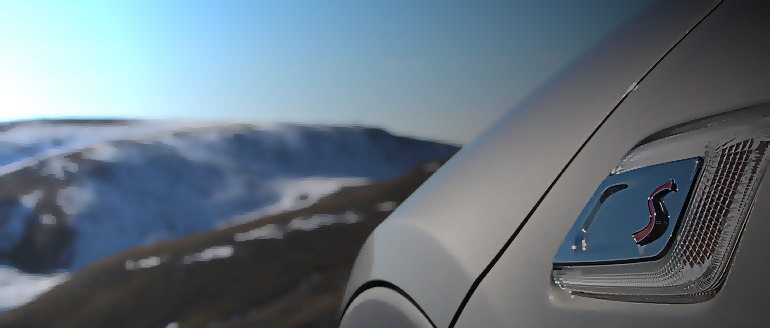 Με ένα ΜΙΝΙ που φέρει το γράμμα S βγάζεις μοναδικά γούστα και ταυτόχρονα αισθάνεσαι άλλος άνθρωπος...