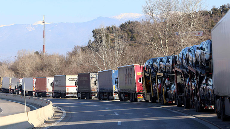 Ουρά πέντε χιλιομέτρων από φορτηγά στο τελωνείο των Κήπων