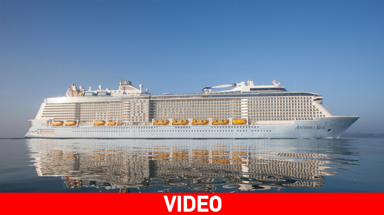 Kρουαζιερόπλοιο θαλασσοδέρνεται στα κύματα…