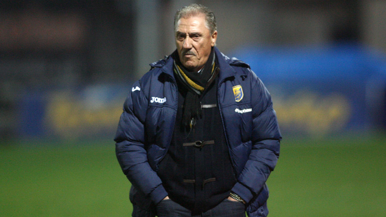 Ενοχλημένος με την διαιτησία ο Μαντζουράκης