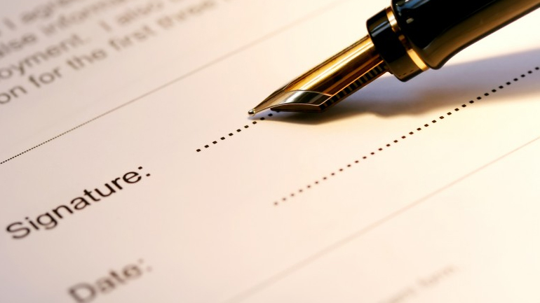 Συνεχίζουν την αποχή οι συμβολαιογράφοι Συνεχίζουν την αποχή οι συμβολαιογράφοι