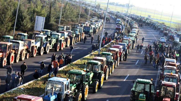 Αγρότες της Μακεδονίας αντιμετωπίζουν με δυσφορία την τριήμερη κάθοδο στο Σύνταγμα