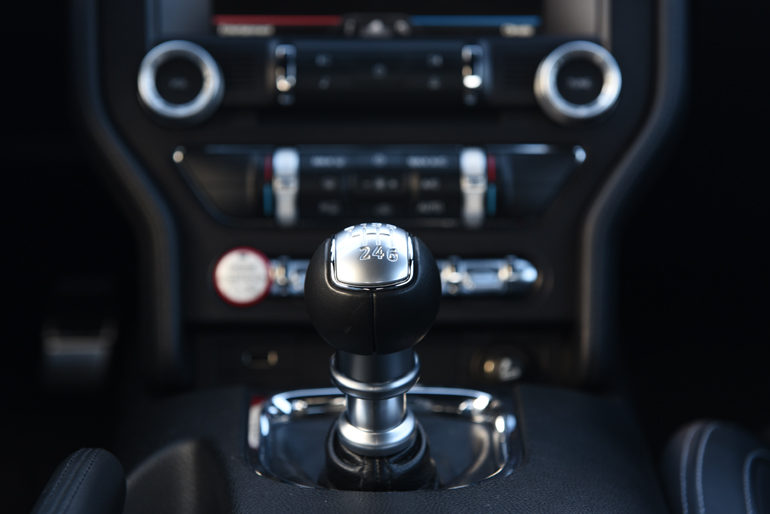 Μηχανικό κιβώτιο 6 σχέσεων για να ζεις την οδήγηση...