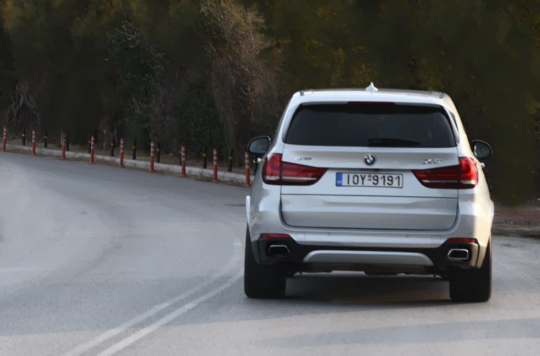 Η πίσω όψη της υβριδικής Χ5...