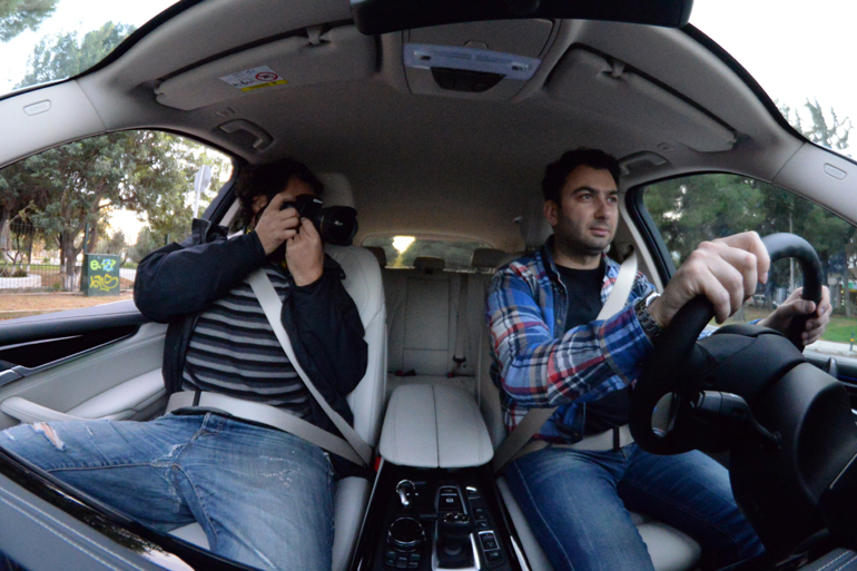 Από αυτή τη φωτογραφία καταλαβαίνεις το χώρο που έχουν στην διάθεσή τους οι εμπρός επιβάτες...